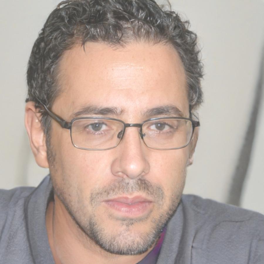 Eduardo Villareal, analista financiero senior especializado en decisiones de inversión